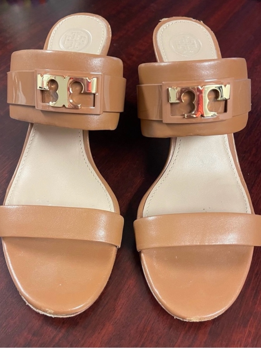 Tory Burch Gigi 65MM Leather Wedge Sandals Tan Gold Size 7